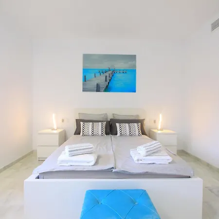 1080 Beachfront Penthouse 3 Floors Jacuzzi 2 Pools Wifi Roof Terrace Апартаменти *