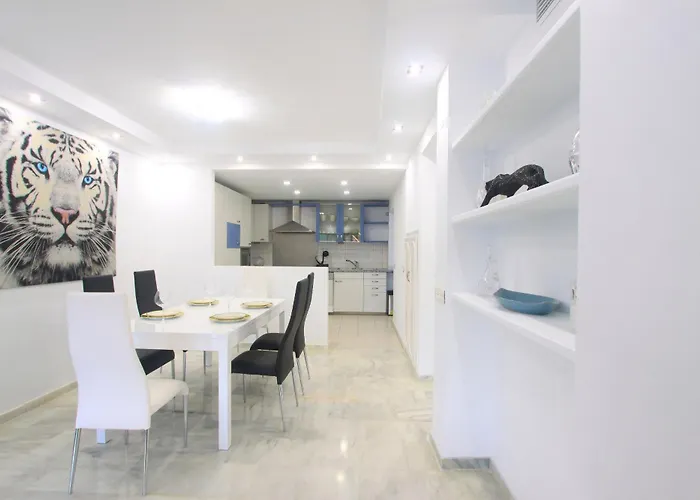 شقة 1080 Beachfront Penthouse 3 Floors Jacuzzi 2 Pools Wifi Roof Terrace ماربيا