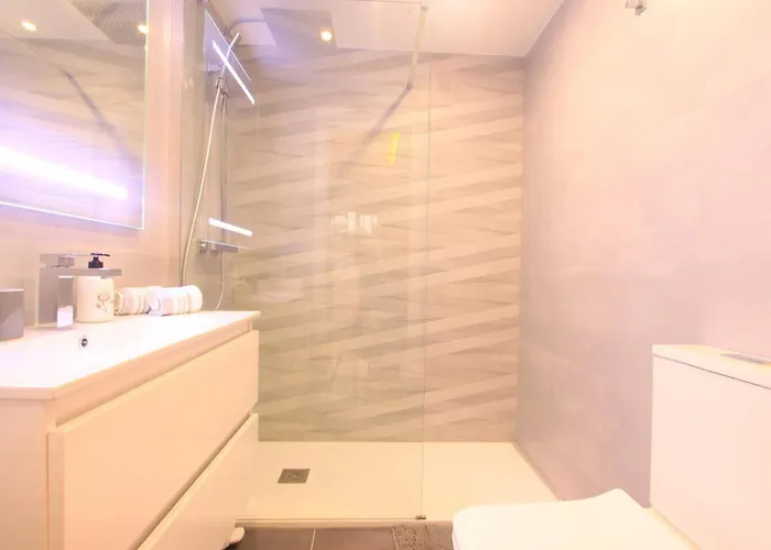 شقة 1080 Beachfront Penthouse 3 Floors Jacuzzi 2 Pools Wifi Roof Terrace *