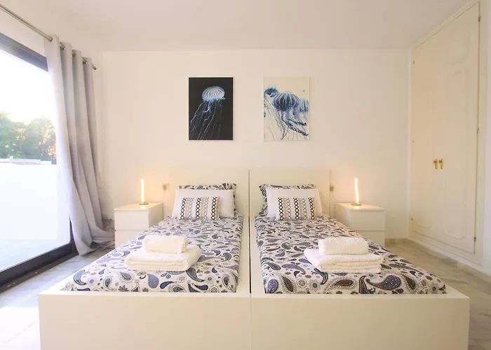 1080 Beachfront Penthouse 3 Floors Jacuzzi 2 Pools Wifi Roof Terrace شقة *