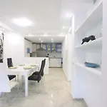 شقة 1080 Beachfront Penthouse 3 Floors Jacuzzi 2 Pools Wifi Roof Terrace ماربيا