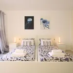 1080 Beachfront Penthouse 3 Floors Jacuzzi 2 Pools Wifi Roof Terrace شقة *