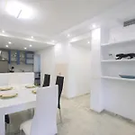 1080 Beachfront Penthouse 3 Floors Jacuzzi 2 Pools Wifi Roof Terrace شقة ماربيا