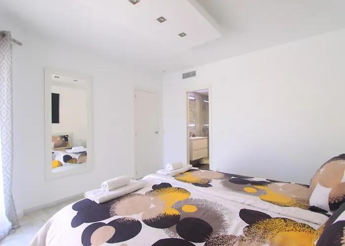 1080 Beachfront Penthouse 3 Floors Jacuzzi 2 Pools Wifi Roof Terrace Διαμέρισμα Μαρμπέλλα
